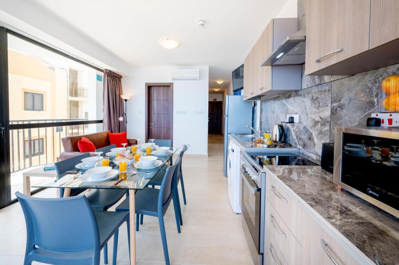 Islet Promenade Seafront Apartment With Large Corner Terrace By Getawaysmalta St. Paul's Bay Luaran gambar