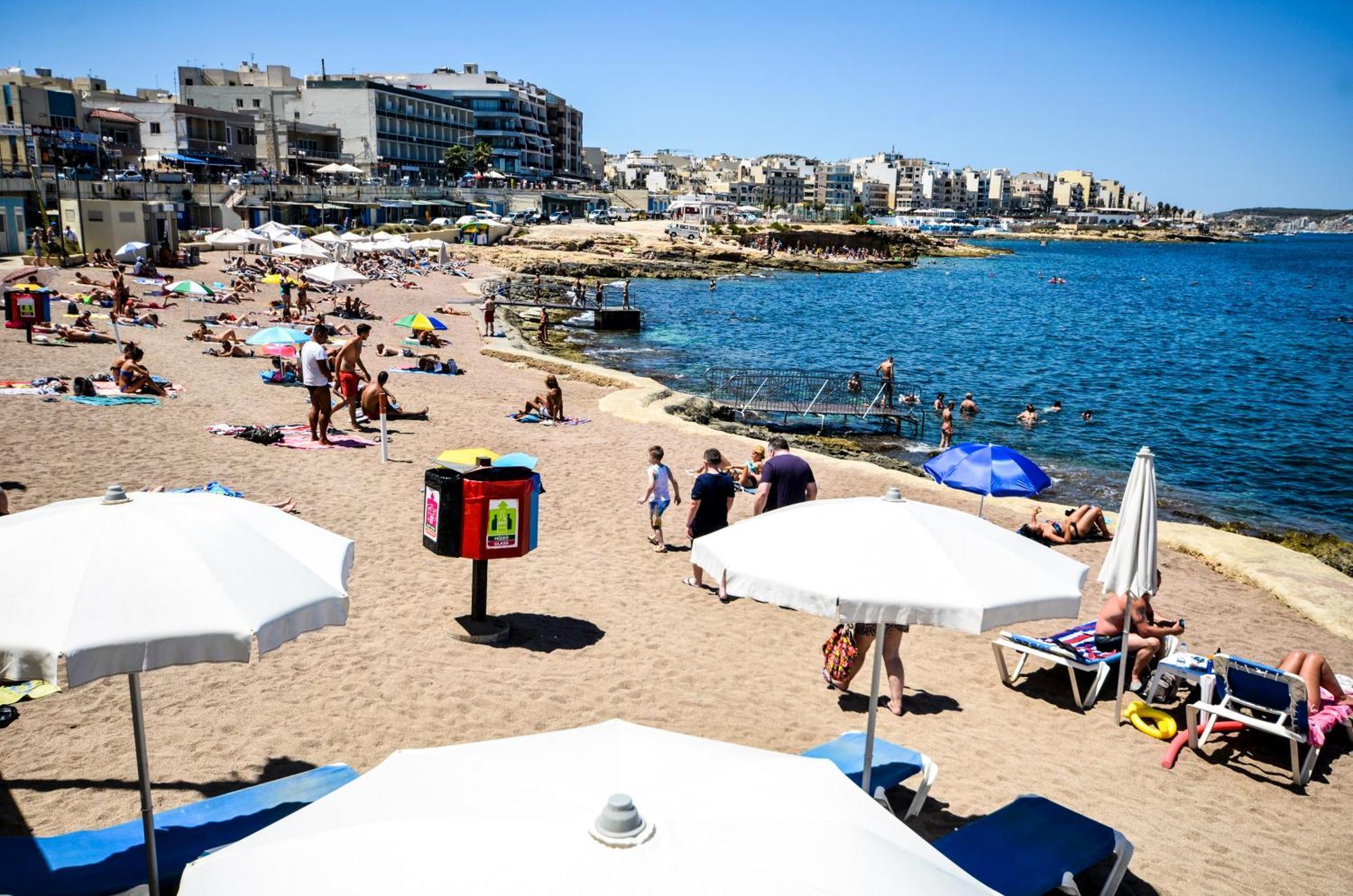 Islet Promenade Seafront Apartment With Large Corner Terrace By Getawaysmalta St. Paul's Bay Luaran gambar